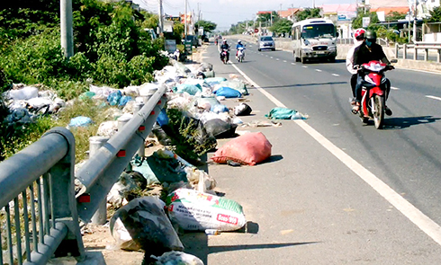 Rác trên Quốc lộ 1