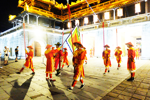 Tái hiện nghi thức đổi gác ở Kinh đô Huế