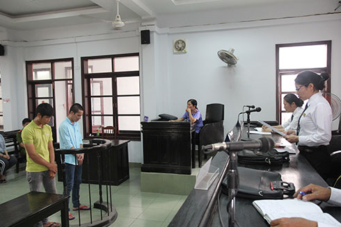 Lợi dụng bảo vệ ngủ để trộm cắp