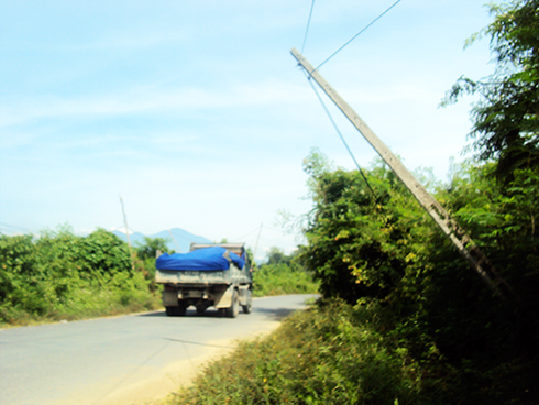 Trụ viễn thông gây nguy hiểm