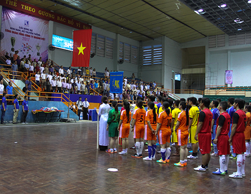 21 đội bóng tranh tài giải bóng đá mini nam, nữ truyền thống Công đoàn Tổng Công ty Khánh Việt