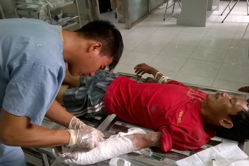 Bệnh xá đảo Song Tử Tây cấp cứu ngư dân bị tai nạn lao động