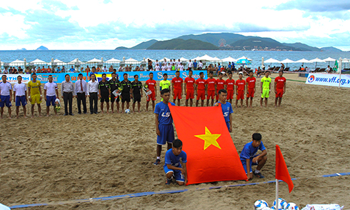 4 đội tranh tài giải bóng đá bãi biển vô địch quốc gia