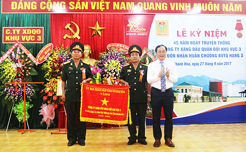 Công ty Xăng dầu Quân đội khu vực 3: Đón nhận Huân chương Bảo vệ Tổ quốc hạng Ba