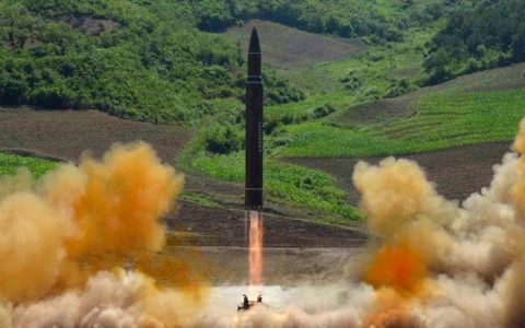 Một vụ phóng tên lửa của Triều Tiên. Ảnh: Reuters