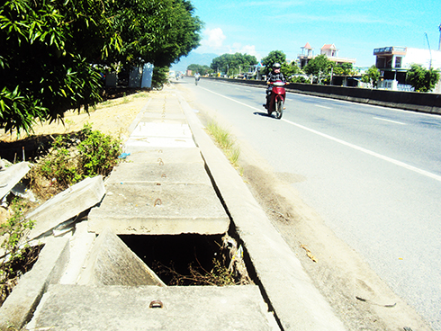 Nắp cống thoát nước chưa đạt quy chuẩn?