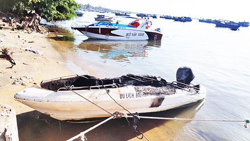 Vụ cháy ca nô ở Vạn Ninh: Nghi bị đốt vì cạnh tranh làm ăn