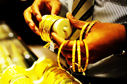 Giá vàng hôm nay 2/10: Tiếp tục xu hướng đi xuống