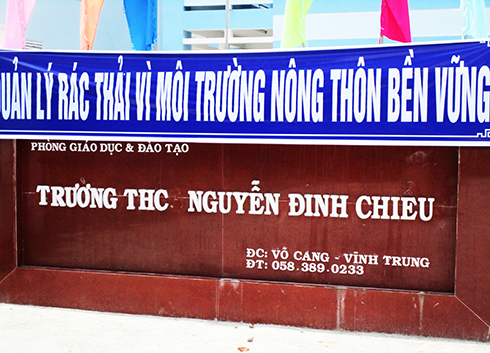 Cần sửa lại bảng tên trường