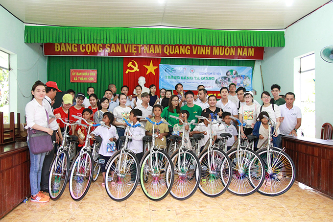 10 em học sinh THCS tại Thành Sơn đã có xe đạp đến trường.