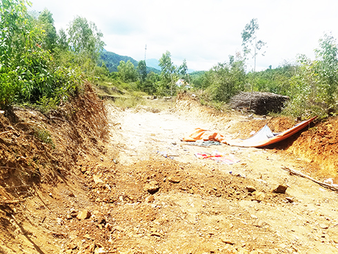 Lấn chiếm đất công, còn chống người thi hành công vụ