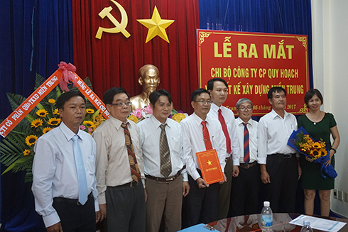 Ra mắt Chi bộ Công ty Cổ phần Quy hoạch và Thiết kế xây dựng miền Trung