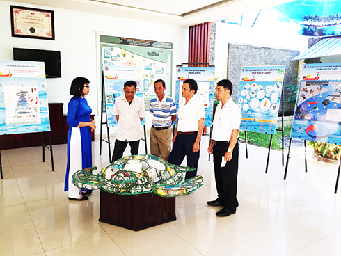 Tuyên truyền về nguy hại của rác biển