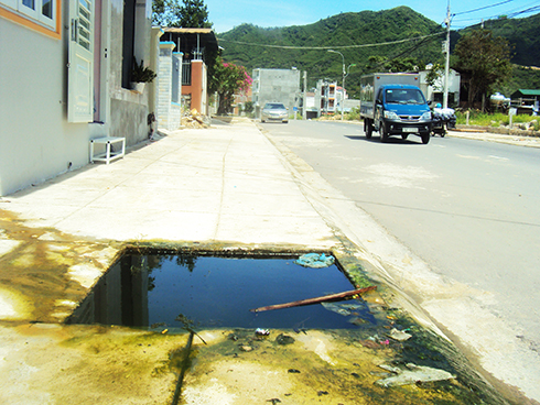 &quot;Bẫy&quot; trên vỉa hè