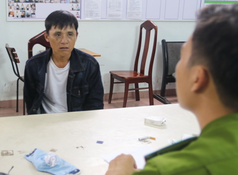 Phá khóa trộm xe giữa đám đông