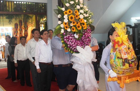 Lãnh đạo tỉnh Khánh Hòa viếng Trưởng lão Hòa thượng Thích Trí Tâm