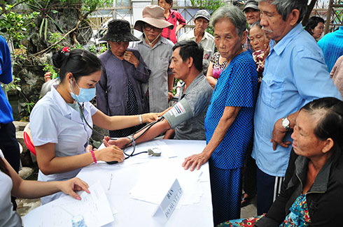 Phường Phương Sài khám bệnh, phát thuốc miễn phí cho gần 500 lượt người dân