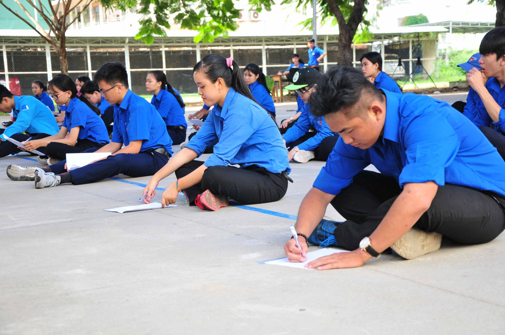 Các thí sinh tham gia giải mật thư