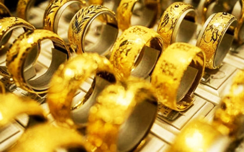 Giá vàng trong nước giảm nhẹ, thế giới vững trên đỉnh