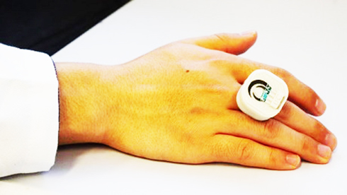 Nhẫn công nghệ cao phát hiện thuốc nổ