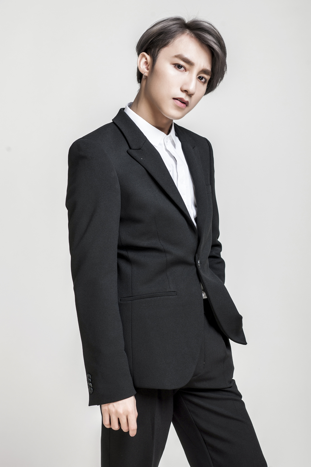 Vietnam's famous singers to perform at semi-final night of Miss Universe Vietnam 2017