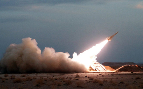 Tên lửa đất đối không Hawk được phóng đi trong một cuộc tập trận tại địa điểm bí mật ở Iran ngày 13/11/2012. (Ảnh: AFP)