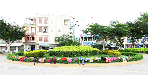 Phơi quần áo nơi công viên