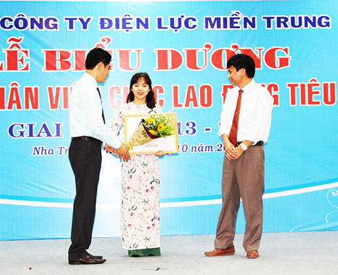 Tổng Công ty Điện lực miền Trung biểu dương nữ công nhân, viên chức, lao động giỏi