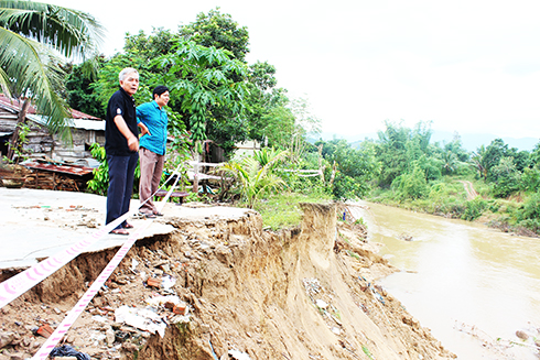 Diên Khánh: Nguy cơ sạt lở bờ sông, suối