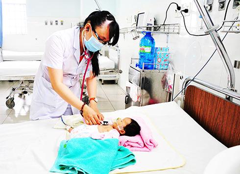 Nhiều trẻ mắc bệnh đường hô hấp, tiêu hóa