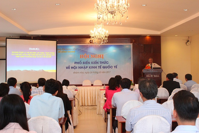 About 100 officials and businesses trained about international economic integration