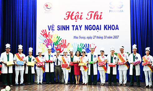 Hội thi Vệ sinh tay ngoại khoa: 24 bác sĩ, điều dưỡng tham gia