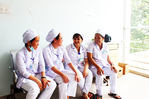 Những nữ tu mặc áo blouse