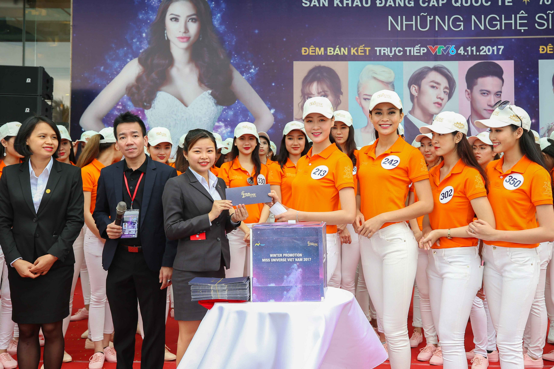 Bốc thăm trúng thưởng cho khách hàng đến Nha Trang Center