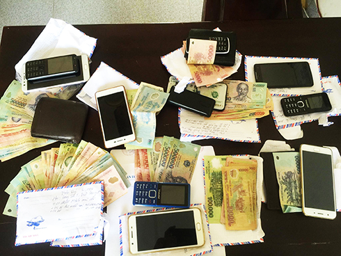 Phá một tụ điểm đánh bạc