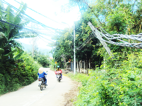 Trụ điện nghiêng ra đường