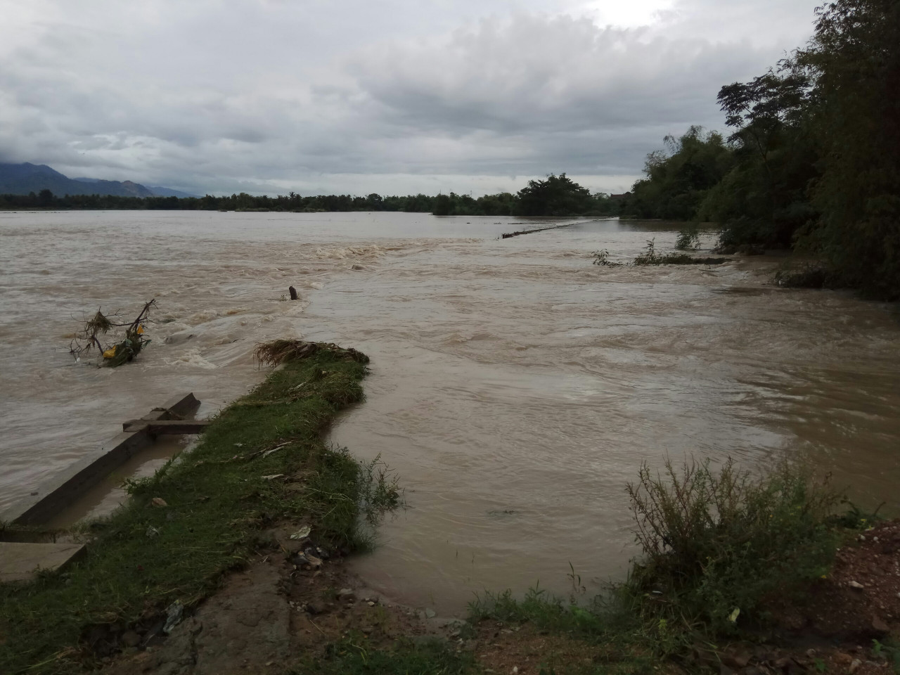 Hơn 110 căn nhà ở Vạn Ninh bị ngập lụt