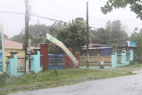 Khánh Sơn: 61 ngôi nhà bị tốc mái