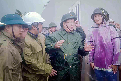 Tan hoang vùng tâm bão Vạn Ninh