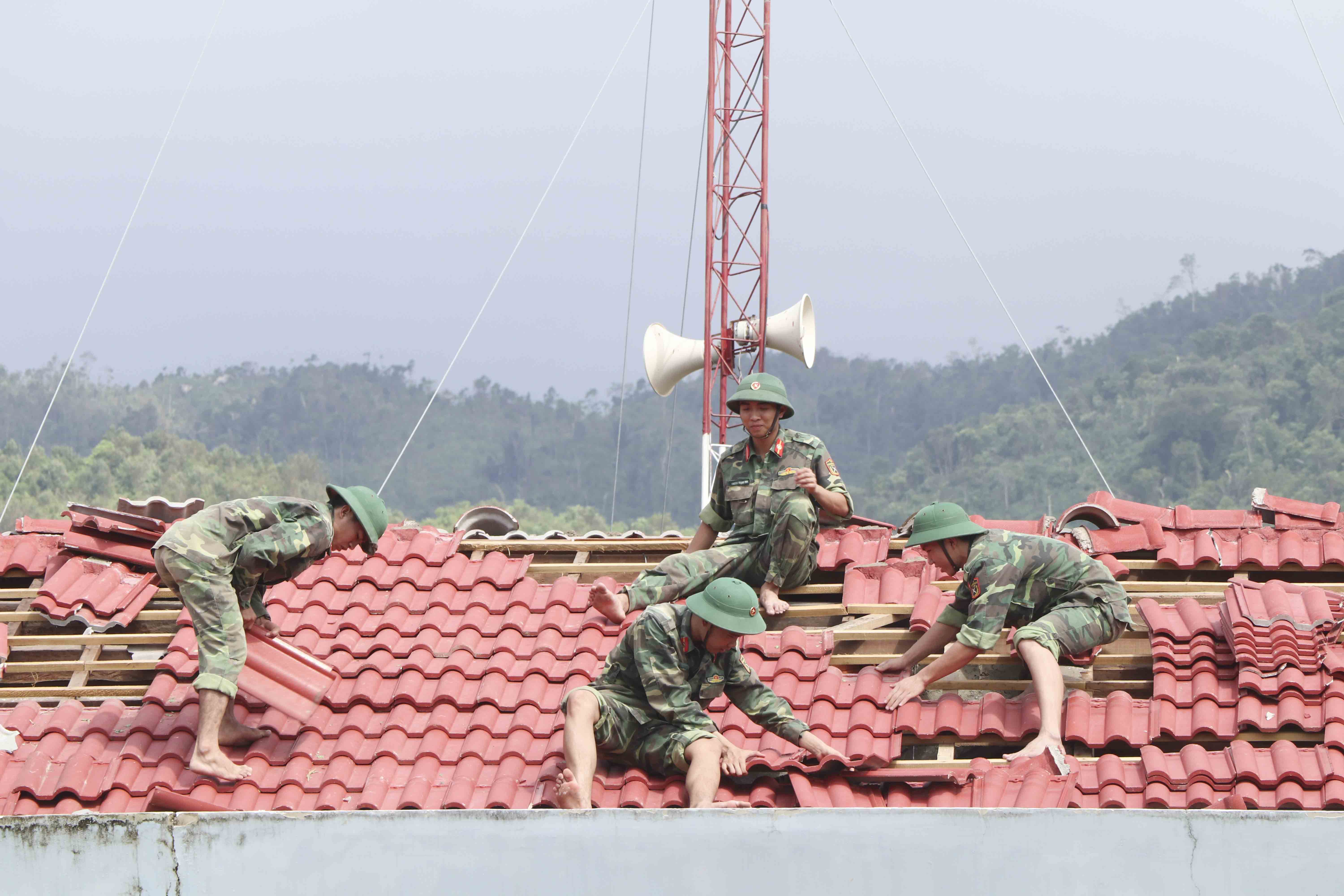 Vạn Ninh tích cực khắc phục hậu quả sau bão