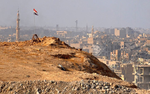 Khủng bố đặt bom xe ở gần một trại tị nạn tại Deir ez-Zor, Syria. (Ảnh: AFP)