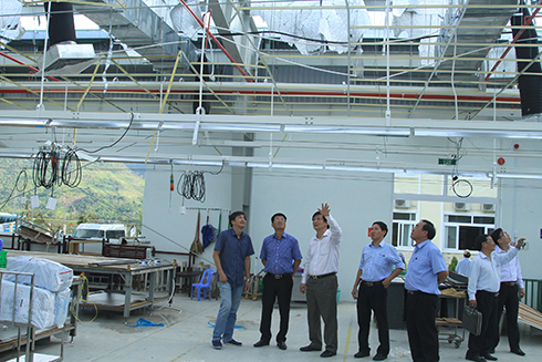 Doanh nghiệp đứng dậy sau bão