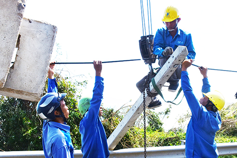 Khẩn trương khắc phục mạng lưới thông tin liên lạc sau bão