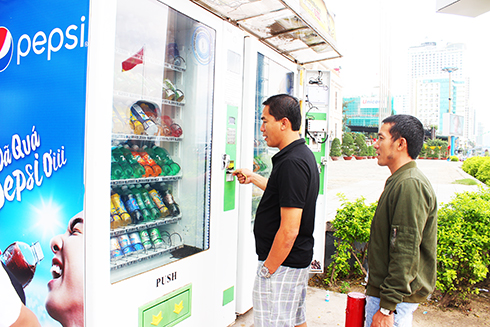 Máy bán hàng tự động: Tiện lợi cho người dân và du khách