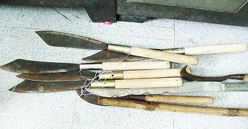 Khởi tố 6 thanh thiếu niên chém người