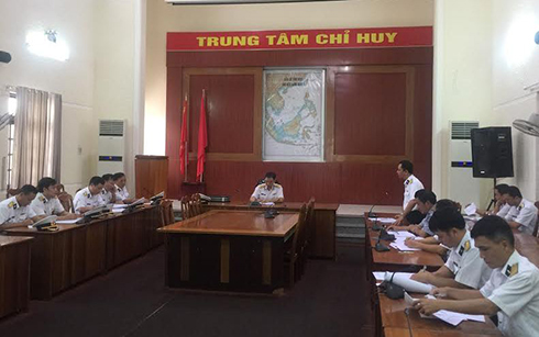 Lãnh đạo Vùng họp triển khai phương án ứng phó bão số 14.