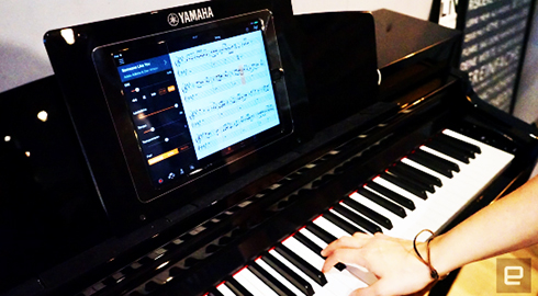 Yamaha ra mắt đàn piano thông minh tự dạy bạn chơi đàn