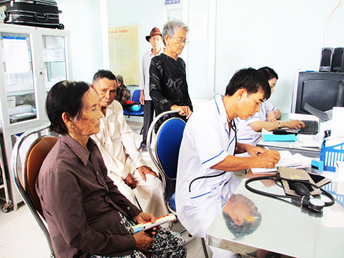 Những năm gần đây, ngành Dân số huyện đã tích cực phối hợp với Hội Người cao tuổi (NCT) huyện và các đơn vị liên quan triển khai nhiều hoạt động chăm sóc sức khỏe và tinh thần cho NCT. Từ đó, NCT đã sống khỏe, sống tốt, góp phần nâng cao chất lượng dân số trên địa bàn