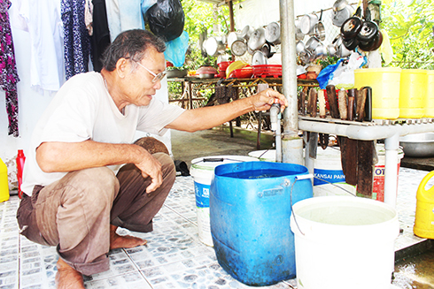 Việc cấp nước ở xã Phước Đồng: Người dân cần phối hợp