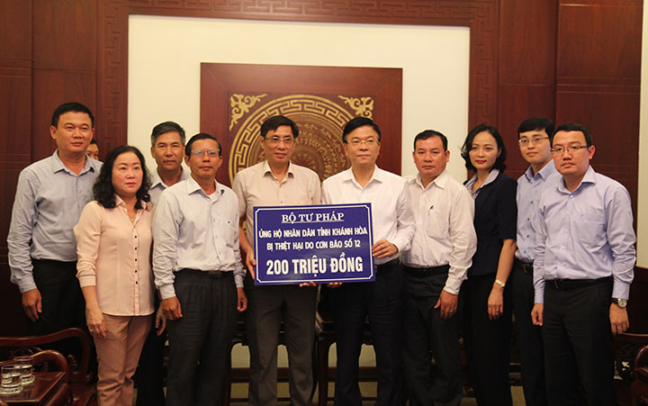 Các đơn vị hỗ trợ Khánh Hòa khắc phục hậu quả cơn bão số 12